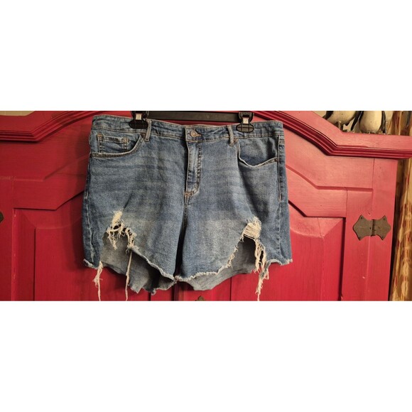 Style & Co Pants - Sofia Vergara Size 16 Lila Jean Short Distressed Denim Cutoff Style Summer EUC